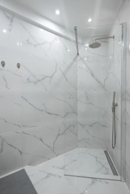 Large Comfy, Modern Studio 5 Min To Acropolis Atene Esterno foto