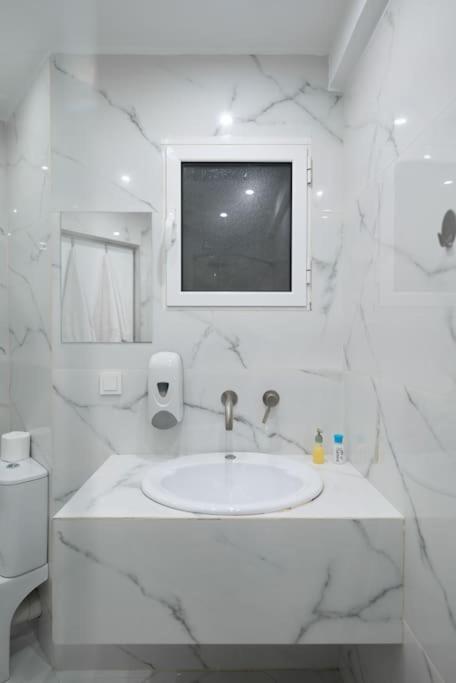 Large Comfy, Modern Studio 5 Min To Acropolis Atene Esterno foto